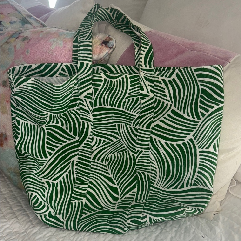 Green and White Patterned Tote Bag